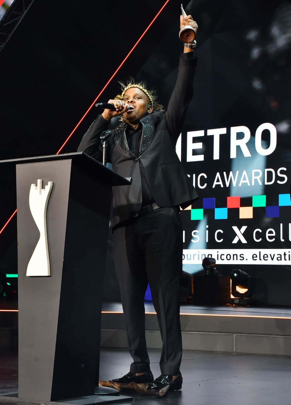 Khuzani winning at the Metro FM Music Awards 2026